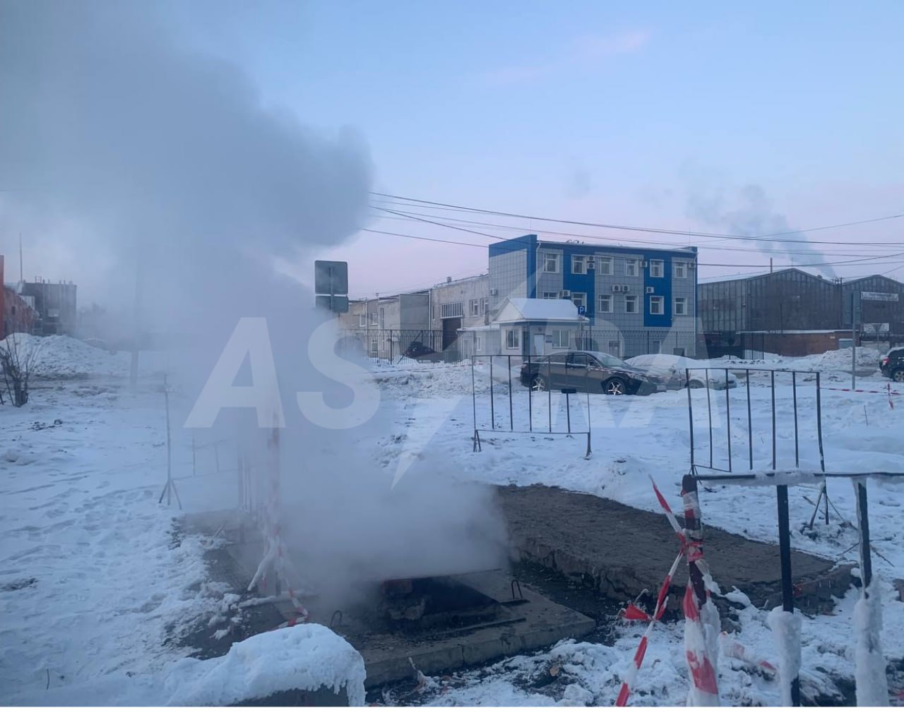 В Омске из-за прорыва труб замерзает центральный микрорайон