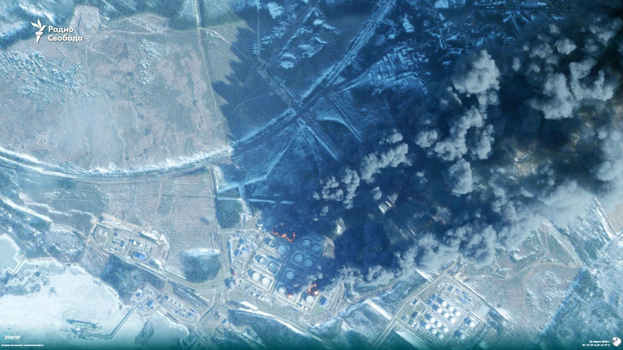 At least four oil tanks are on fire at the terminal of the port of Primorsk, Leningrad region