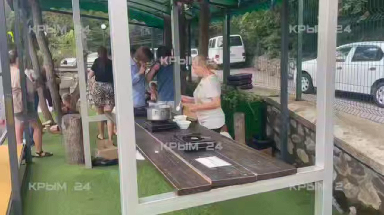 Yard kitchens are installed due to power outages in Yalta